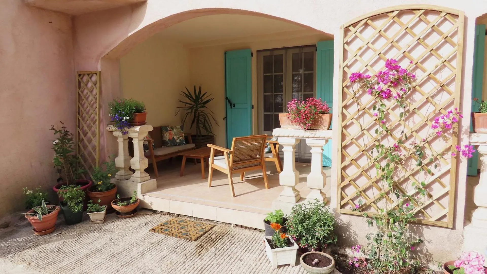 La Rose & Le Loup Villa Speracedes 0*,  France